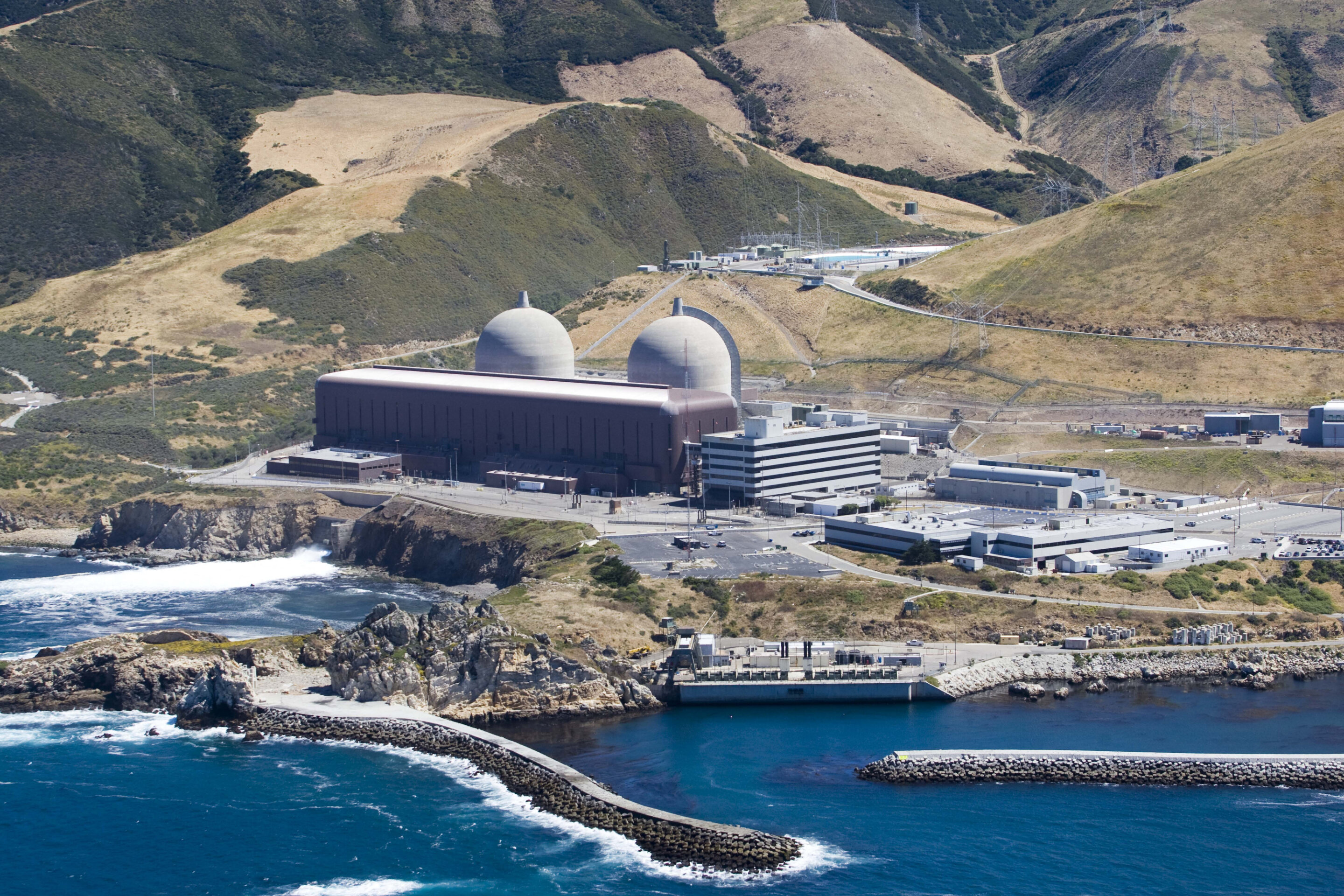 California reactors win exemption in fight to keep runningCalifornia reactors win exemption in fight to keep running