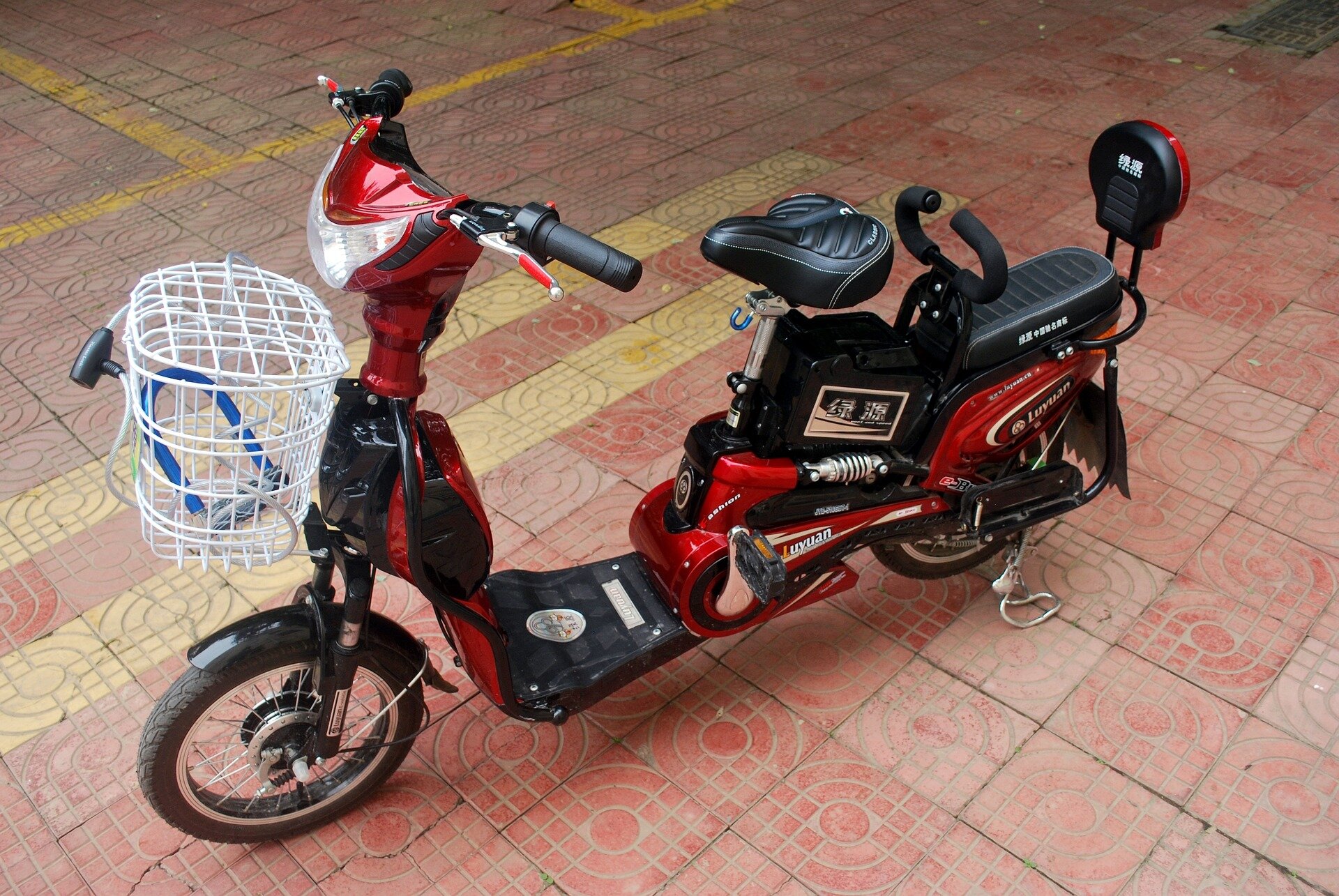 World’s 280 million electric bikes and mopeds are cutting demand for oil far more than electric cars, researchers sayWorld’s 280 million electric bikes and mopeds are cutting demand for oil far more than electric cars, researchers say
