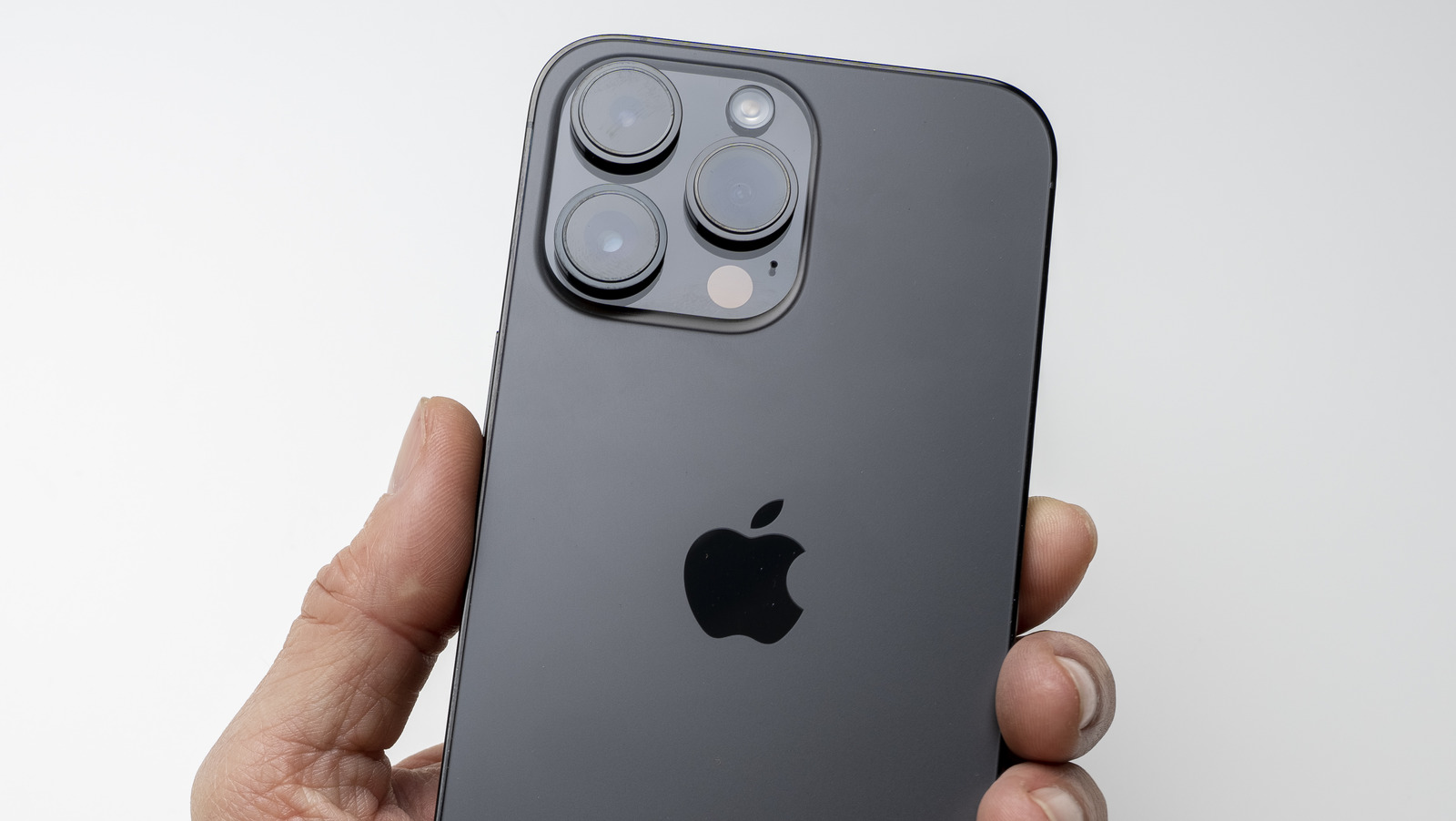 iPhone 15 Pro May Pack Slimmer Bezels And Titanium Frame – SlashGeariPhone 15 Pro May Pack Slimmer Bezels And Titanium Frame – SlashGear