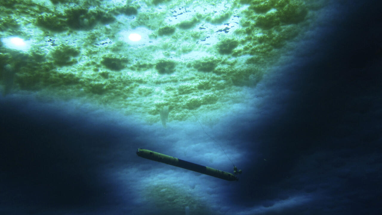 Warm water is expanding cracks in Antarctica’s ‘Doomsday glacier’Warm water is expanding cracks in Antarctica’s ‘Doomsday glacier’