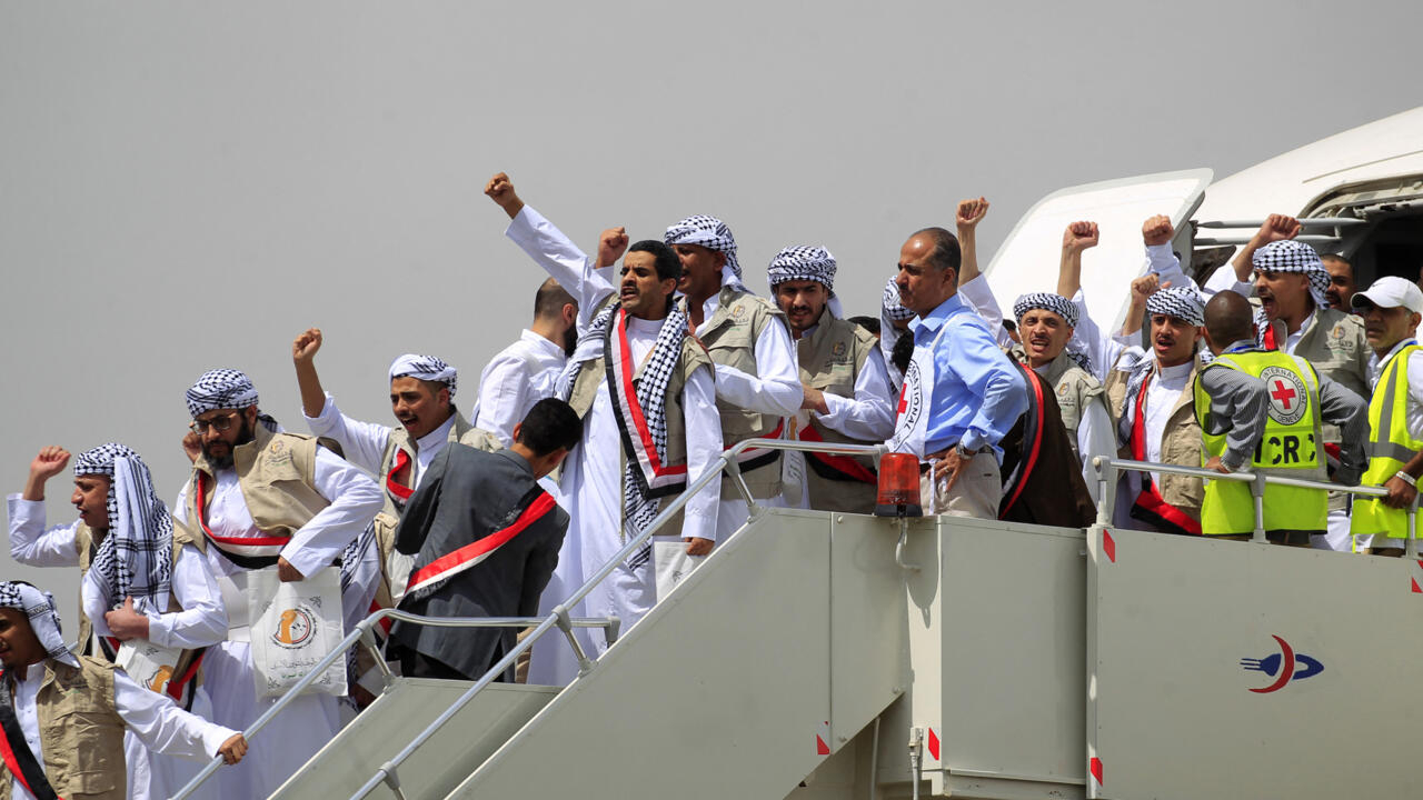 Hundreds of Yemeni POWs freed on second day of cross-border exchangeHundreds of Yemeni POWs freed on second day of cross-border exchange