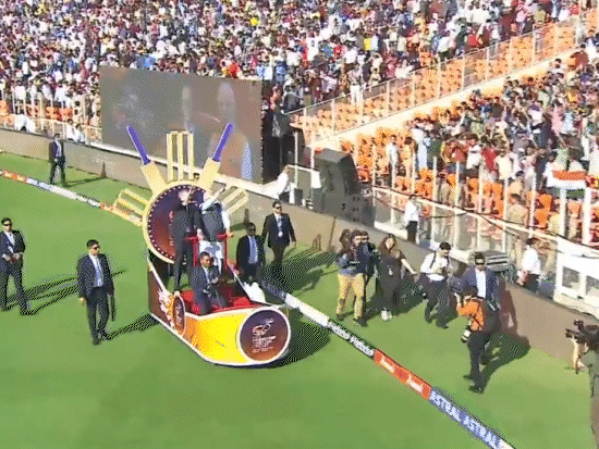 मोदी ने ऑस्ट्रेलियाई पीएम के साथ ग्राउंड का चक्कर लगाया: दोनों ने अपने-अपने कप्तानों को कैप पहनाई; राष्ट्रगान के समय टीम के साथ खड़े रहेमोदी ने ऑस्ट्रेलियाई पीएम के साथ ग्राउंड का चक्कर लगाया: दोनों ने अपने-अपने कप्तानों को कैप पहनाई; राष्ट्रगान के समय टीम के साथ खड़े रहे