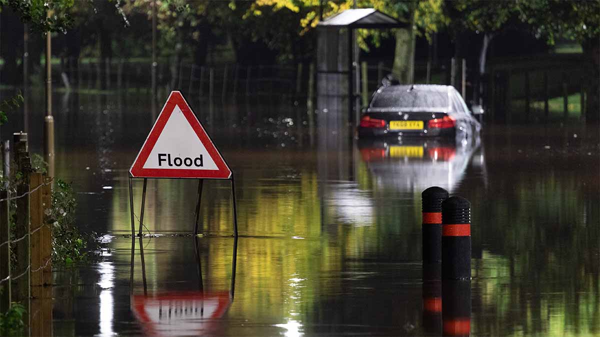 Climate change could cause 10,000 deaths a year by 2050s, warns UKHSAClimate change could cause 10,000 deaths a year by 2050s, warns UKHSA
